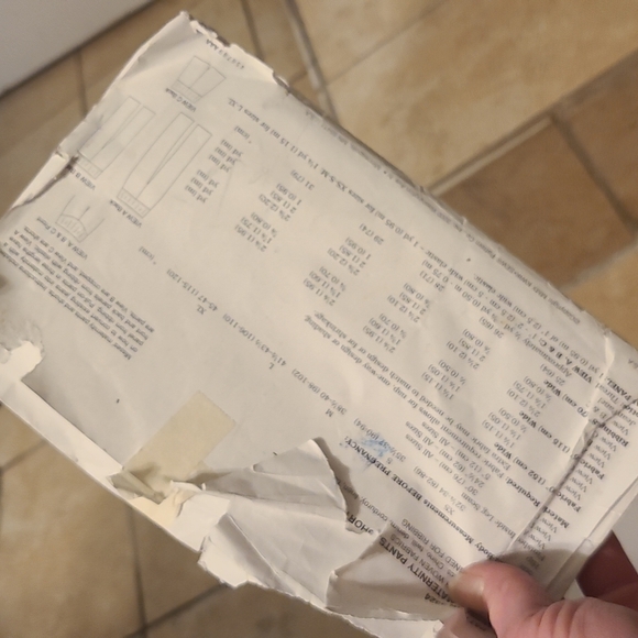 Kwik Sew Maternity Pants Pattern - Picture 2 of 4